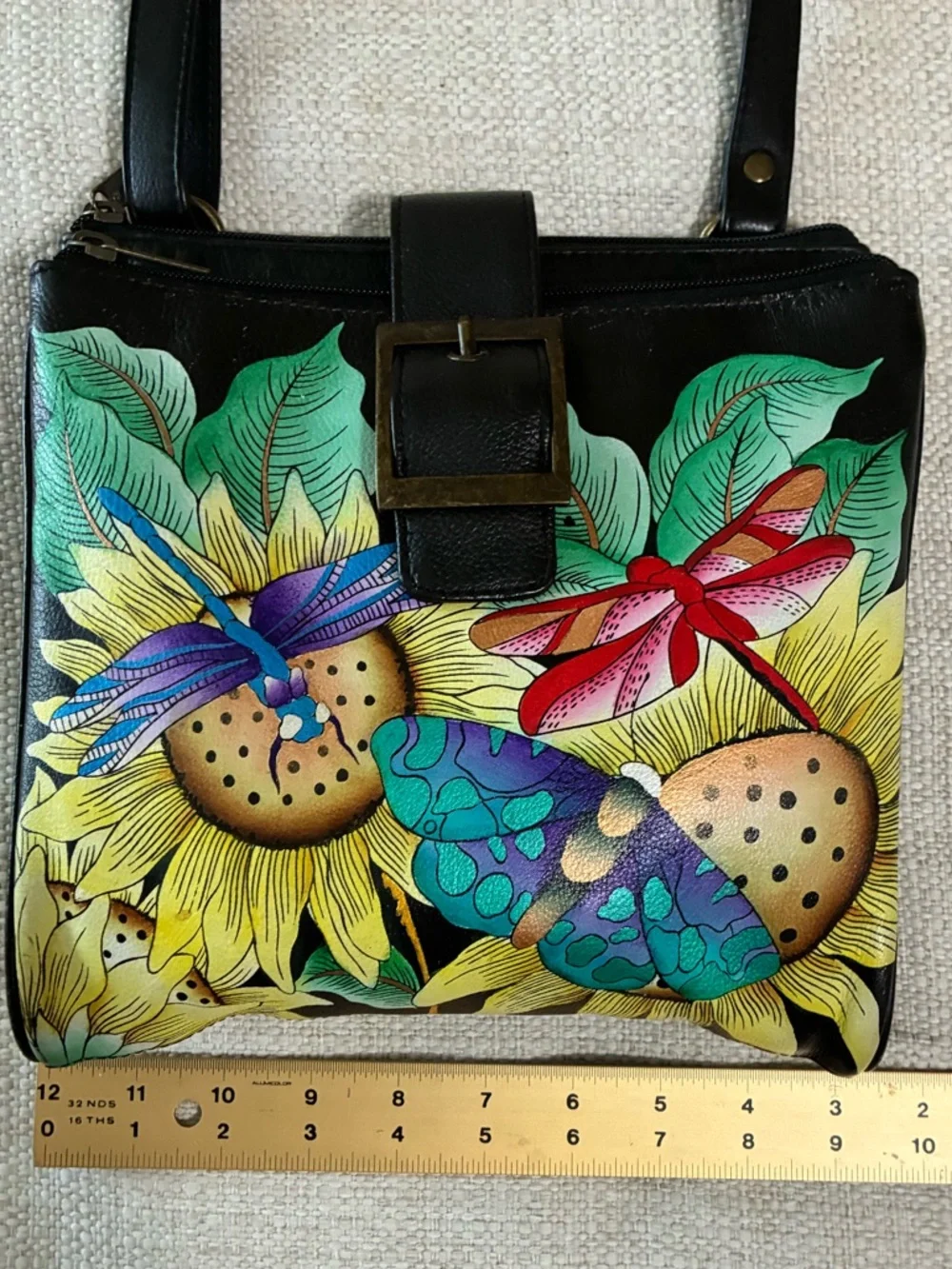 Anuschka EUC Leather Crossbody
Tuscan Paradise Black
Medium Hand Painted Bag - Picture 15 of 16